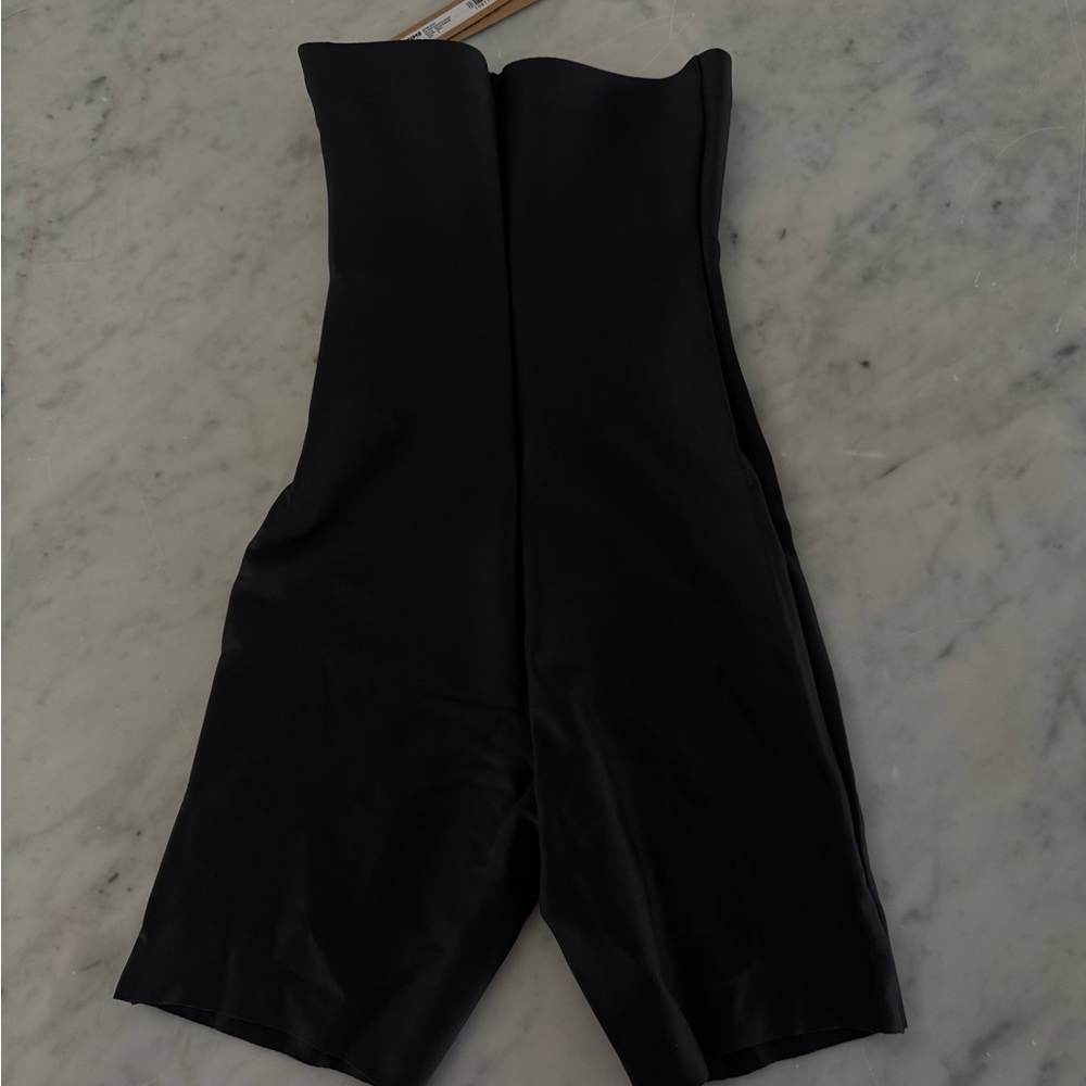 Skims body high waisted shorts - Picture 3 of 5